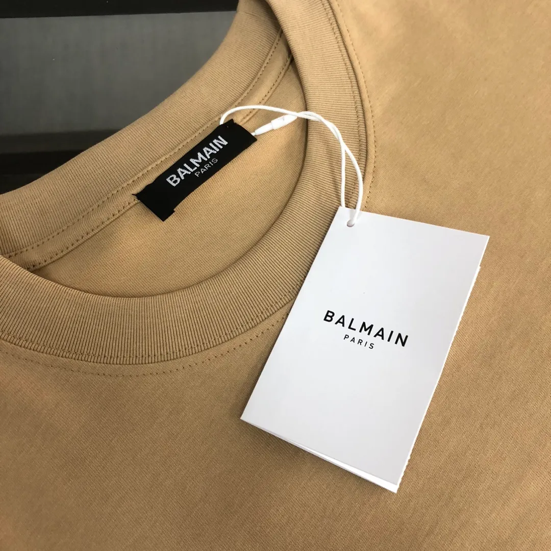 C BALMAIN 25 New Arrival brand logo stamped short-sleeved T-shirt for couples ~ The fabric is breathable and comfortable on the upper body, not stiff, slim cut, and made of high-end custom-made pure cotton fabric! The upper body is comfortable and stylish, and it can be worn alone as an inner layer. It is a must-have for fashionistas! ! ! Color: Black White Royal Blue Khaki Green Sizes: XS S M L (Loose fit! Please state your height and weight when placing an order)